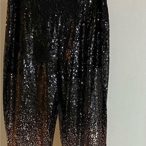 Women’s size 8 Venus sequin long pants perfect for any festive party event